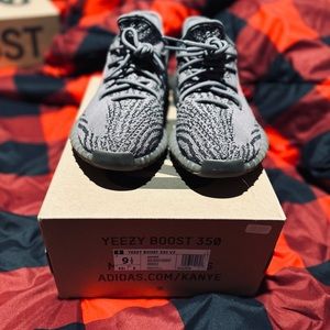 Yeezy Boost 350 V2 ‘Beluga 2.0’ Grey